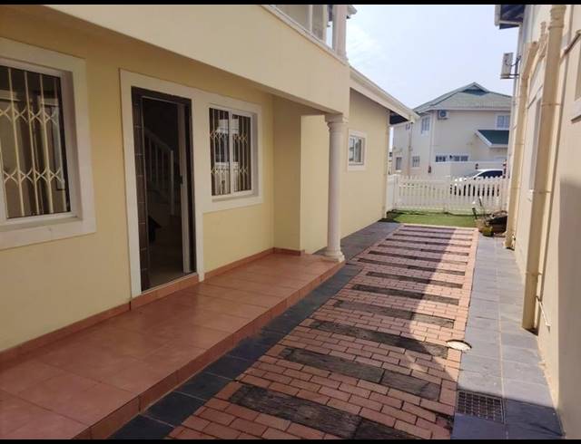 3 BEDROOM TOWNHOUSE FOR SALE IN BROADLANDS